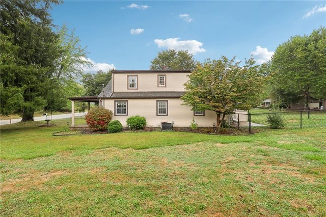 1426 Eastbrook Road, New Castle, PA 16101