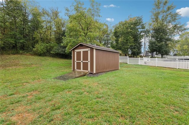 1426 Eastbrook Road, New Castle, PA 16101