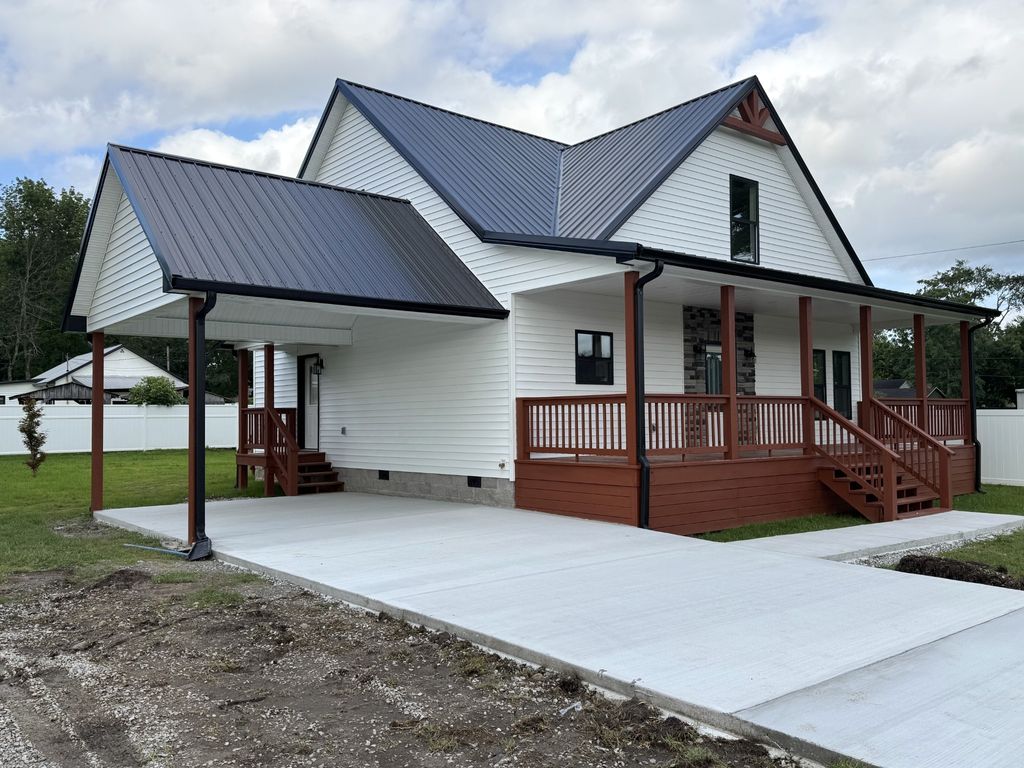906 Davidson St, Tullahoma, TN 37388