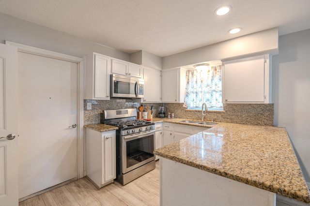 5637 Wood Creek Way, Houston, TX 77017