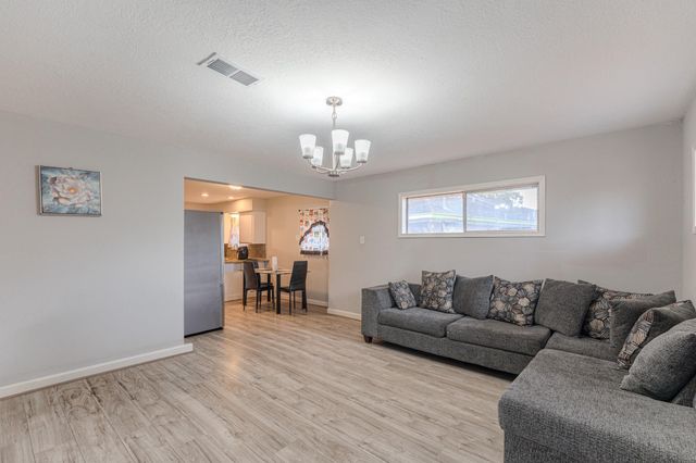 5637 Wood Creek Way, Houston, TX 77017