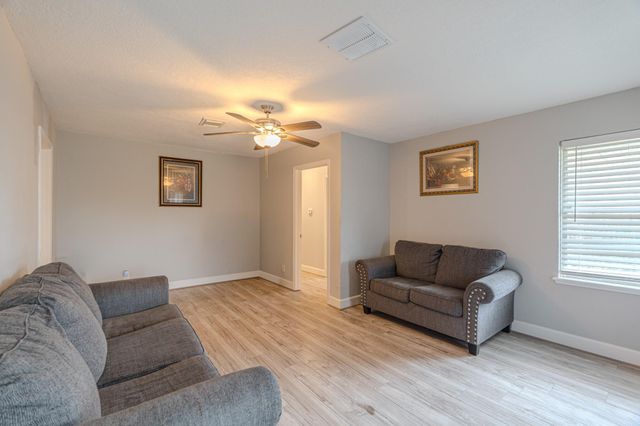 5637 Wood Creek Way, Houston, TX 77017