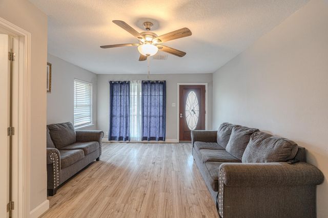 5637 Wood Creek Way, Houston, TX 77017