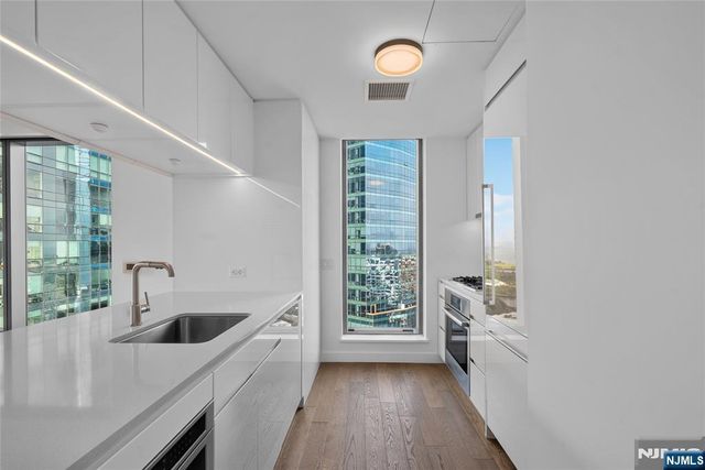 99 Hudson Street 2811, Jersey City, NJ 07302