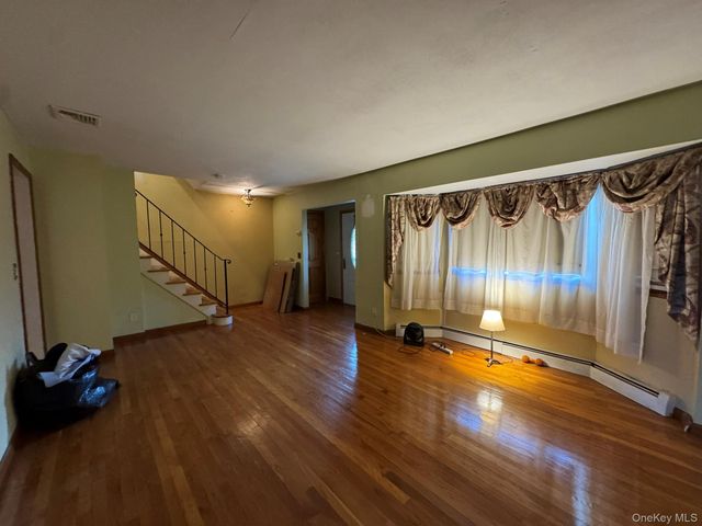 41 Broadway, Shirley, NY 11967