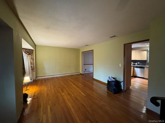 41 Broadway, Shirley, NY 11967