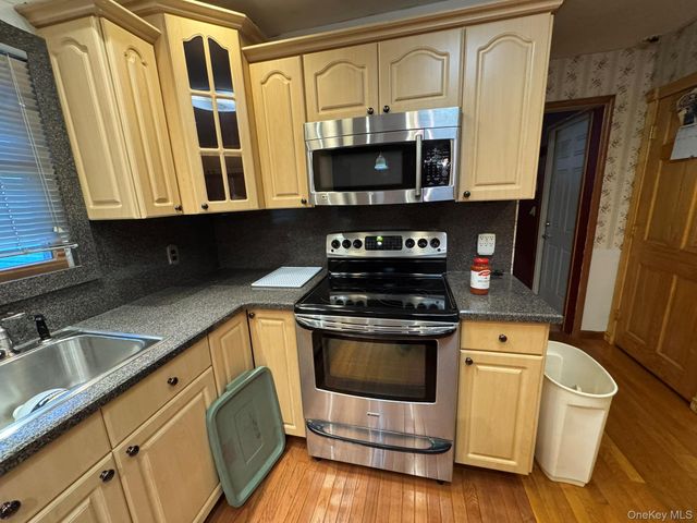 41 Broadway, Shirley, NY 11967