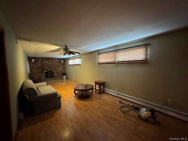 41 Broadway, Shirley, NY 11967