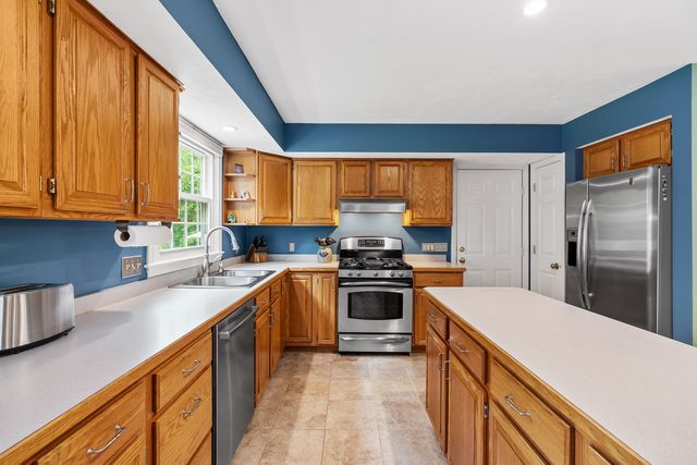 73 Hillando Drive, Shrewsbury, MA 01545