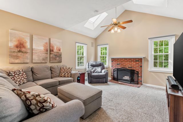 73 Hillando Drive, Shrewsbury, MA 01545