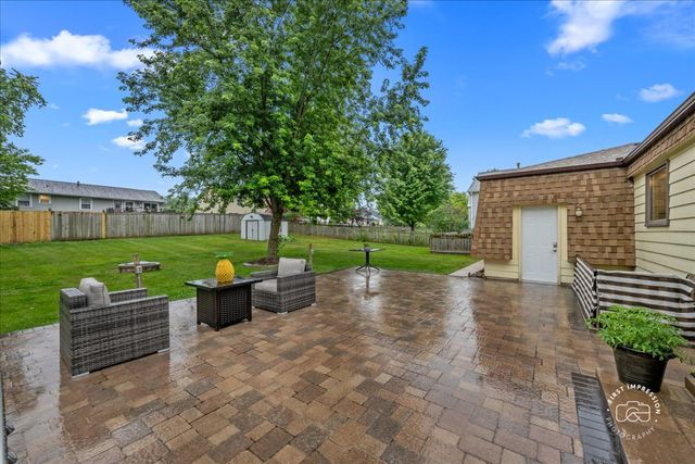 1024 Maple Lane, Batavia, IL 60510