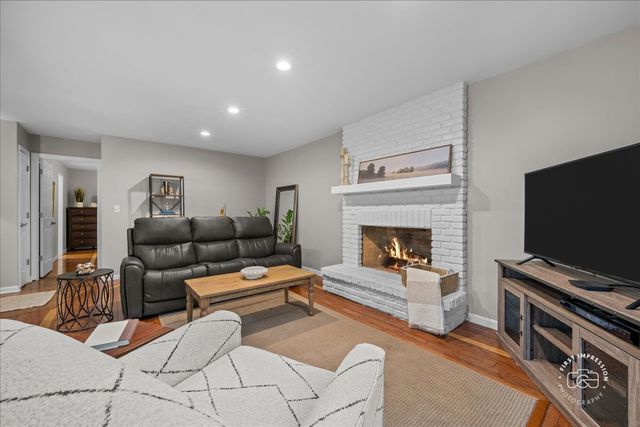1024 Maple Lane, Batavia, IL 60510