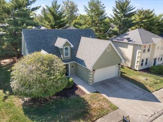 412 N VILLAGE CIR, Columbia, MO 65203