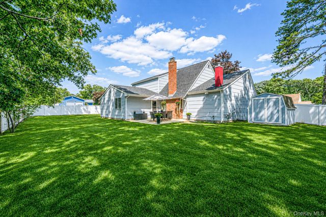 688 Hawkins Road E, Coram, NY 11727