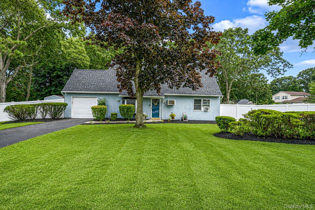 688 Hawkins Road E, Coram, NY 11727