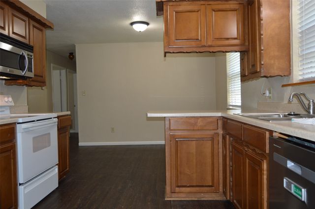 3321 Eastland Avenue, Greenville, TX 75402