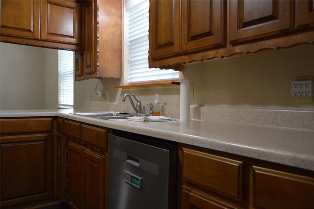 3321 Eastland Avenue, Greenville, TX 75402