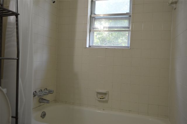 3321 Eastland Avenue, Greenville, TX 75402