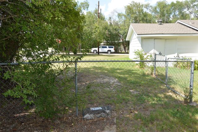 3321 Eastland Avenue, Greenville, TX 75402