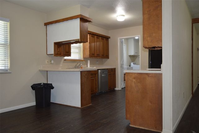 3321 Eastland Avenue, Greenville, TX 75402