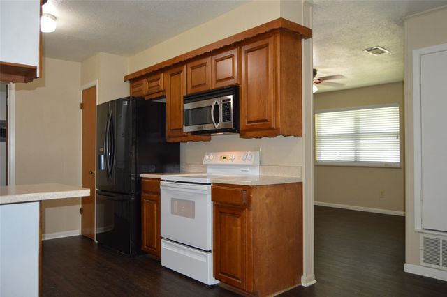 3321 Eastland Avenue, Greenville, TX 75402