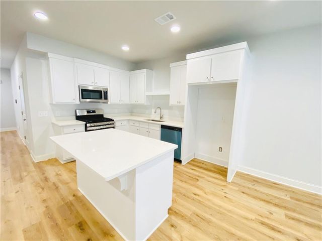 1095 North Village Drive, Decatur, GA 30032