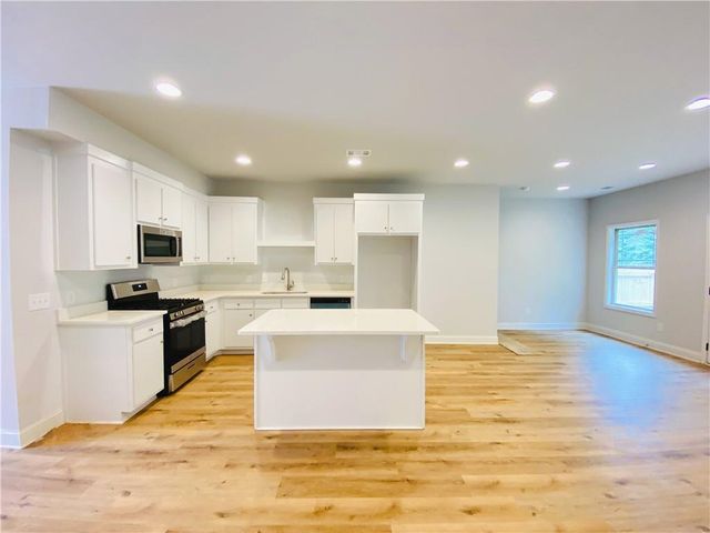 1095 North Village Drive, Decatur, GA 30032