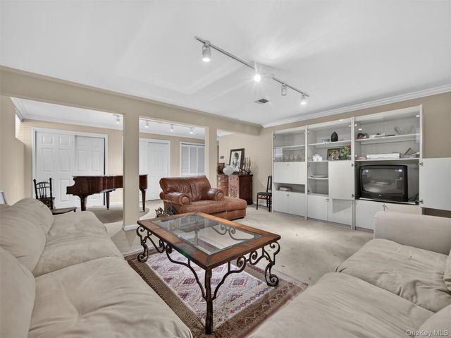 20 Fox Court, Suffern, NY 10901