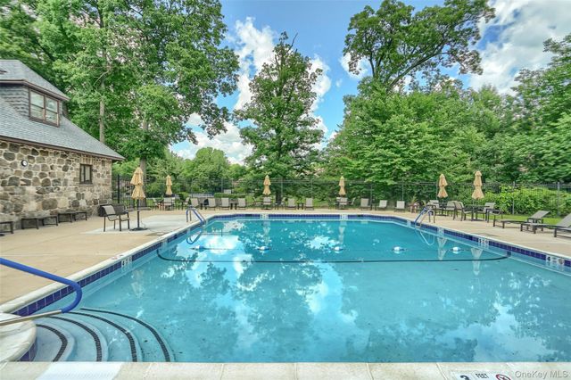 20 Fox Court, Suffern, NY 10901
