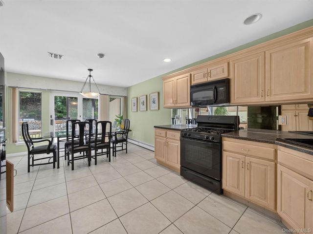 20 Fox Court, Suffern, NY 10901