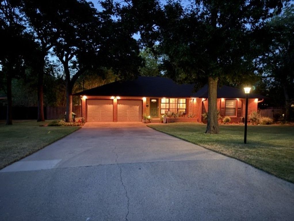 1403 Greenwood Drive, Denton, TX 76209 — photo 4
