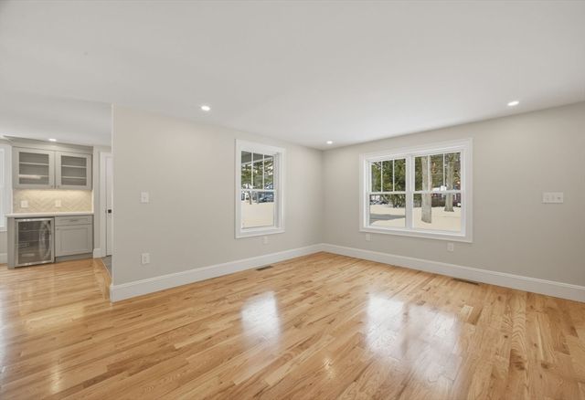 6 Eleanor Rd, Walpole, MA 02081