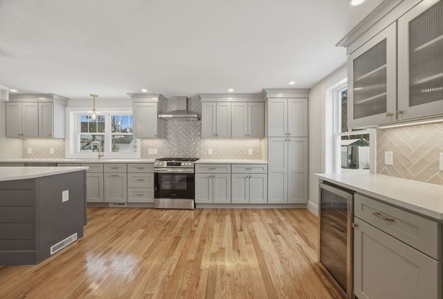 6 Eleanor Rd, Walpole, MA 02081