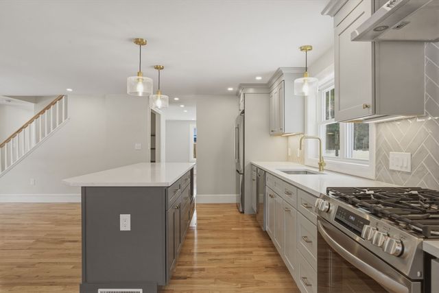 6 Eleanor Rd, Walpole, MA 02081