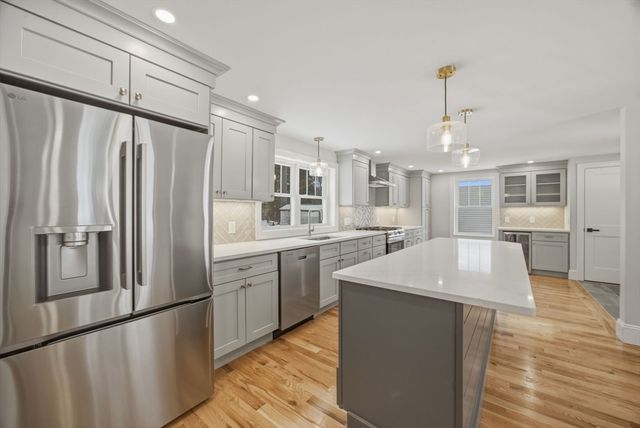 6 Eleanor Rd, Walpole, MA 02081