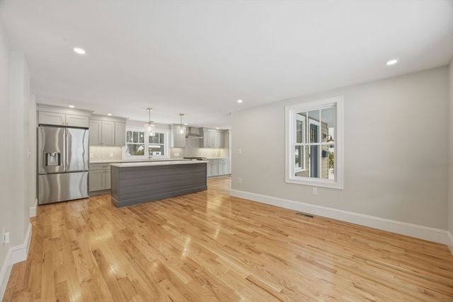 6 Eleanor Rd, Walpole, MA 02081