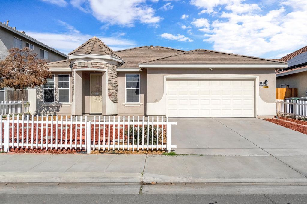 Image 1 of property listing at 1049 Stanford Avenue, Madera, CA 93637