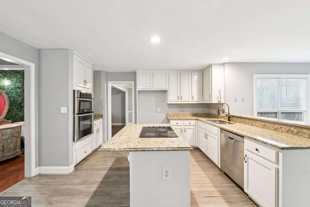 531 Shyrewood Drive, Lawrenceville, GA 30043