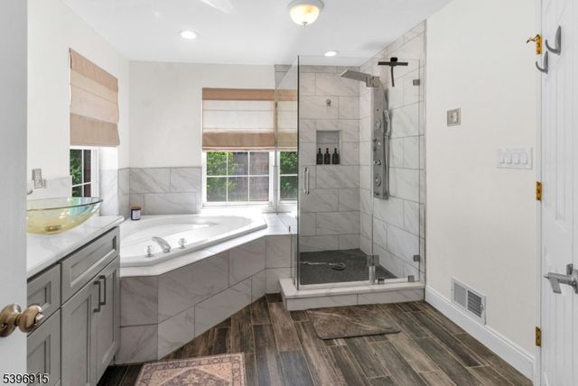 1 Captains Woods Rd, Readington Twp., NJ 08889