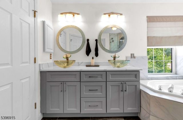 1 Captains Woods Rd, Readington Twp., NJ 08889