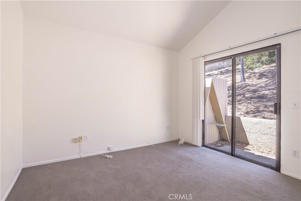 Image 15 of property listing at 583 Calle De Las Ovejas, Oak Park, CA 91377