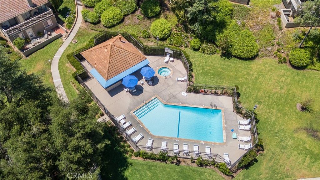 Image 3 of property listing at 583 Calle De Las Ovejas, Oak Park, CA 91377