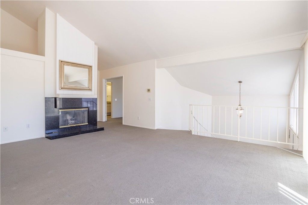 Image 7 of property listing at 583 Calle De Las Ovejas, Oak Park, CA 91377