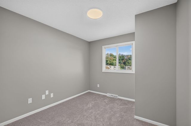 528 19th Street NW, Rochester, MN 55901