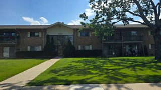 7422 Brookdale Drive 111, Darien, IL 60561