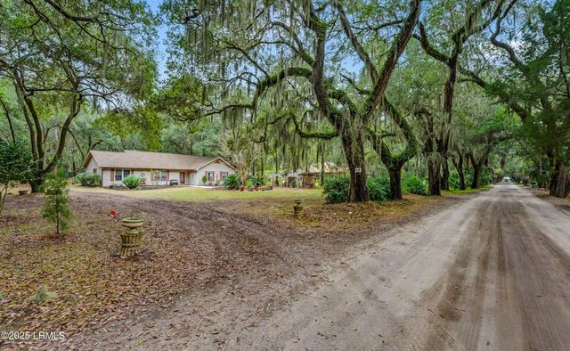 47 Avenue Of Oaks, St. Helena Island, SC 29920