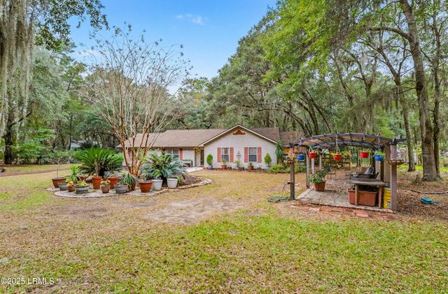 47 Avenue Of Oaks, St. Helena Island, SC 29920