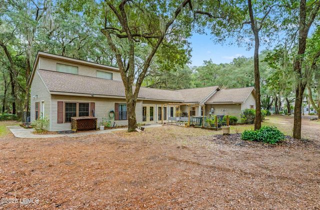47 Avenue Of Oaks, St. Helena Island, SC 29920