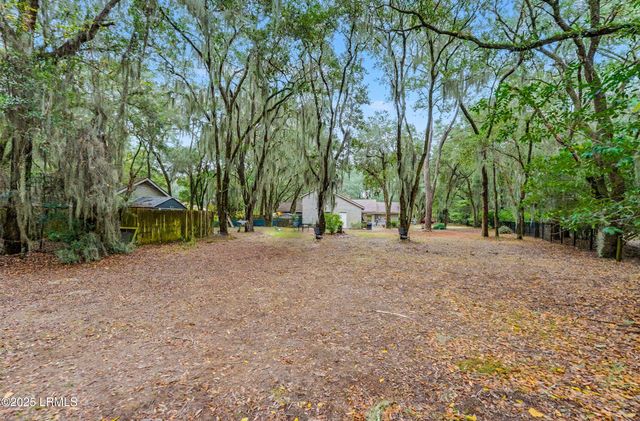 47 Avenue Of Oaks, St. Helena Island, SC 29920