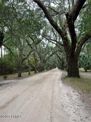 47 Avenue Of Oaks, St. Helena Island, SC 29920